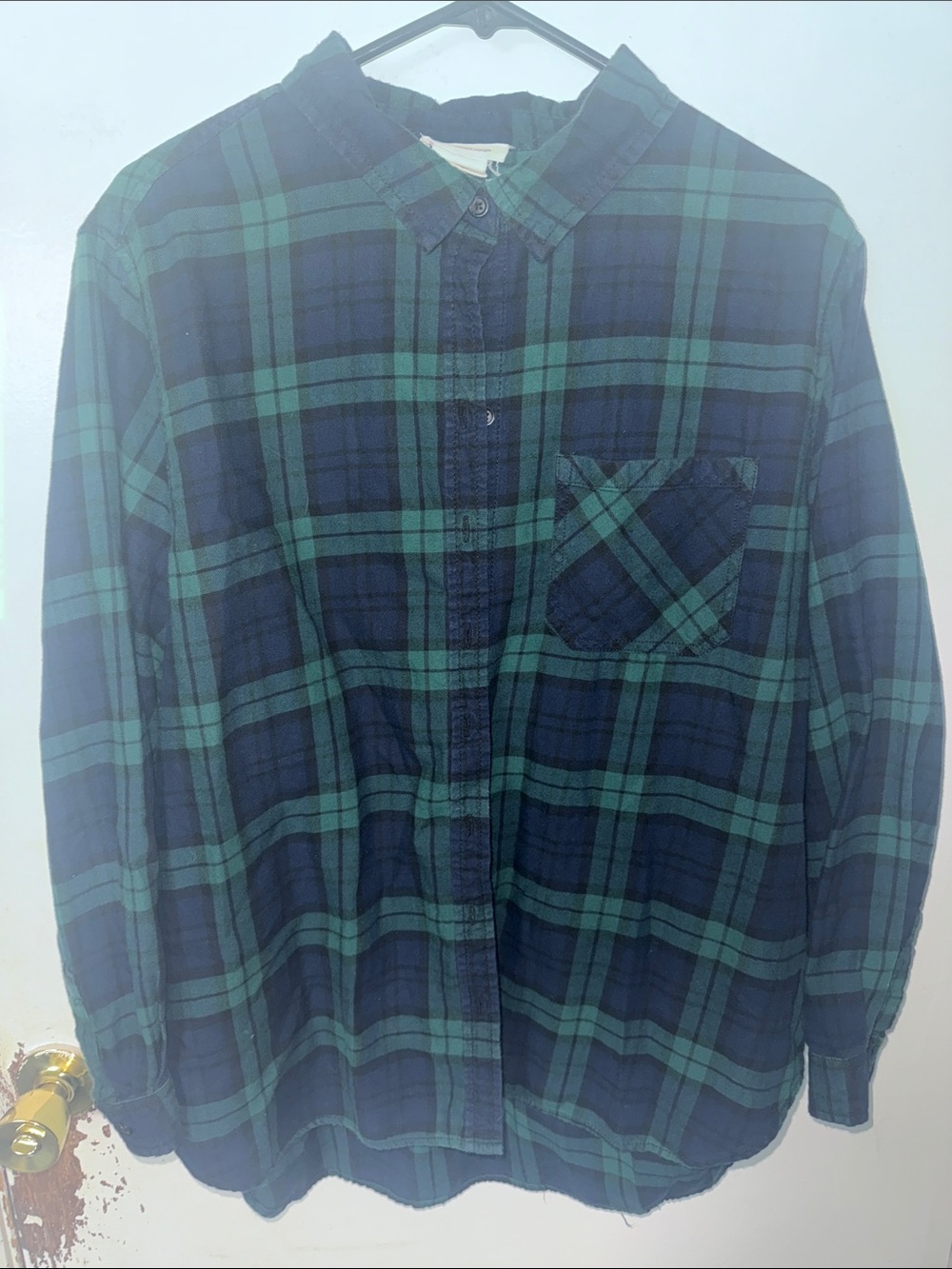 Beach lunch louge women’s Green & Navy Plaid Button-Up Shirt